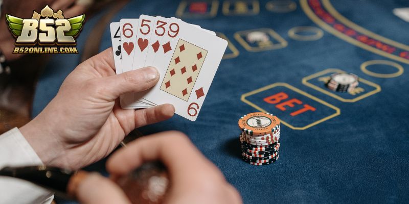 Nắm vững luật rút bài trước khi tìm hiểu bí kíp đánh Baccarat 